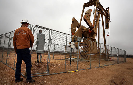 Giá dầu thế giới leo dốc hơn 4%, tăng tuần thứ 3 liên tiếp - Ảnh 1