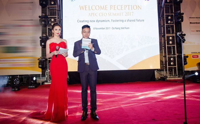 Hoa hậu Ngọc Diễm rực rỡ làm MC tại APEC - Ảnh 12