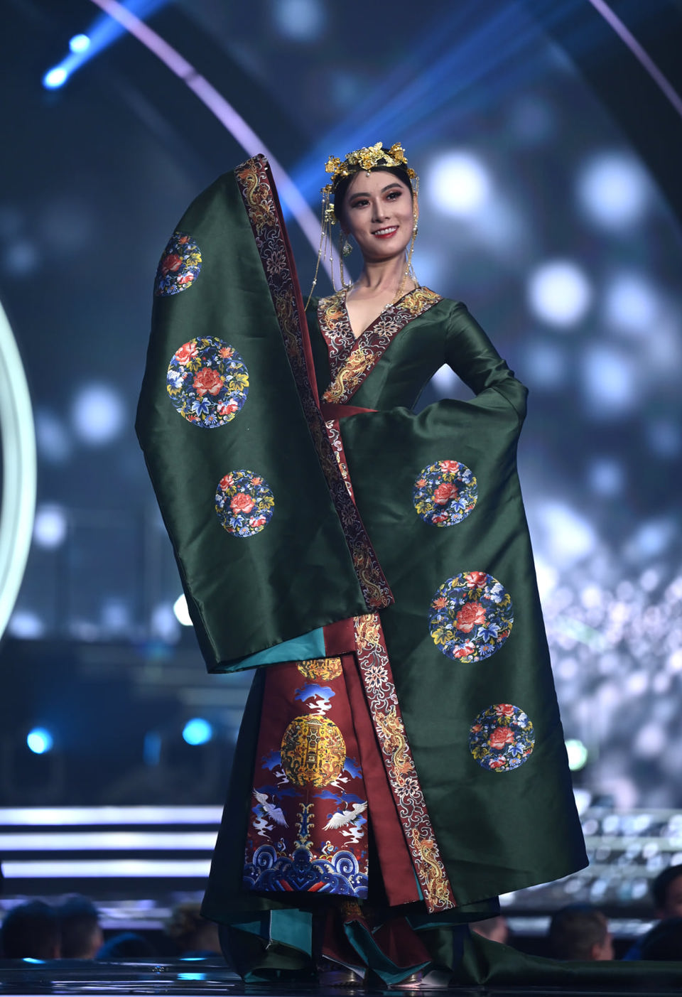 Ngắm trang phục dân tộc cầu kỳ nhất tại Hoa hậu Hoàn vũ 2021 - Ảnh 41