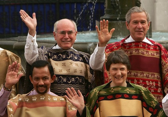 Trang phục truyền thống của các nước chủ nhà APEC những năm qua - Ảnh 13