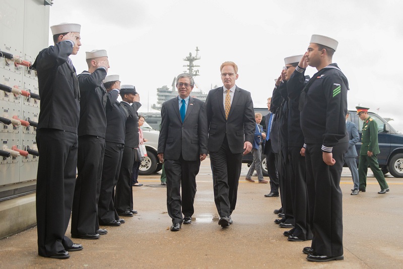 Đại sứ Việt Nam tại Mỹ thăm căn cứ hải quân và tàu sân bay Mỹ - Ảnh 2