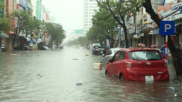 Vì sao Đà Nẵng chịu trận ngập lịch sử? - Ảnh 1