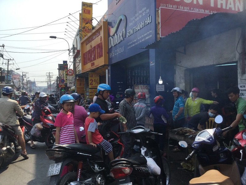 TP Hồ Chí Minh: "Phố cá lóc nướng" tấp nập ngày vía Thần tài - Ảnh 7