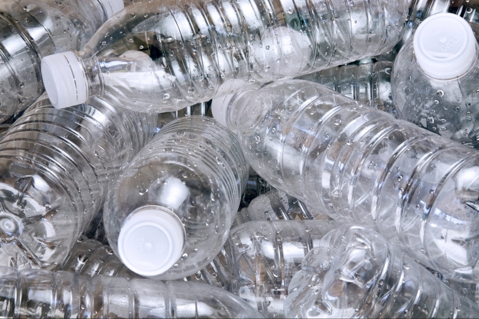 Nhiều quốc gia trên thế giới cấm sử dụng nhựa một lần - Ảnh 1