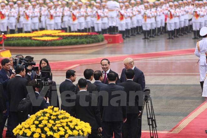 Chủ tịch nước Trần Đại Quang chủ trì lễ đón Tổng thống Donald Trump - Ảnh 12