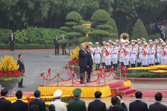 Chủ tịch nước Trần Đại Quang chủ trì lễ đón Tổng thống Donald Trump - Ảnh 4