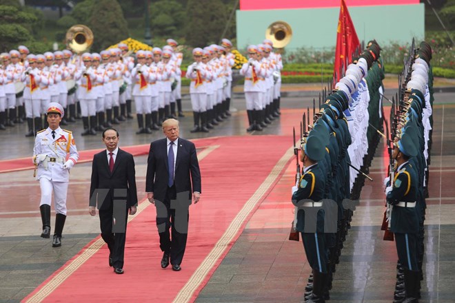 Chủ tịch nước Trần Đại Quang chủ trì lễ đón Tổng thống Donald Trump - Ảnh 9