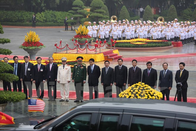 Chủ tịch nước Trần Đại Quang chủ trì lễ đón Tổng thống Donald Trump - Ảnh 11