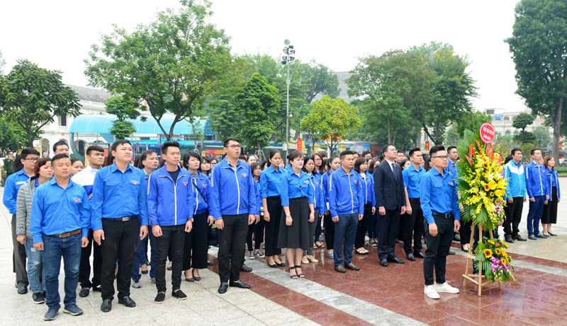 Lãnh đạo Đảng, Nhà nước, TP Hà Nội dân hoa tưởng niệm tại Tượng đài V.I.Lenin - Ảnh 3