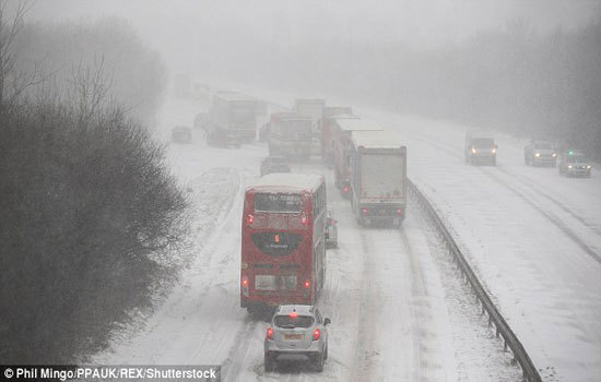 Kinh tế Anh thiệt hại 1 tỷ bảng/ngày trong đợt bão tuyết kỷ lục - Ảnh 1