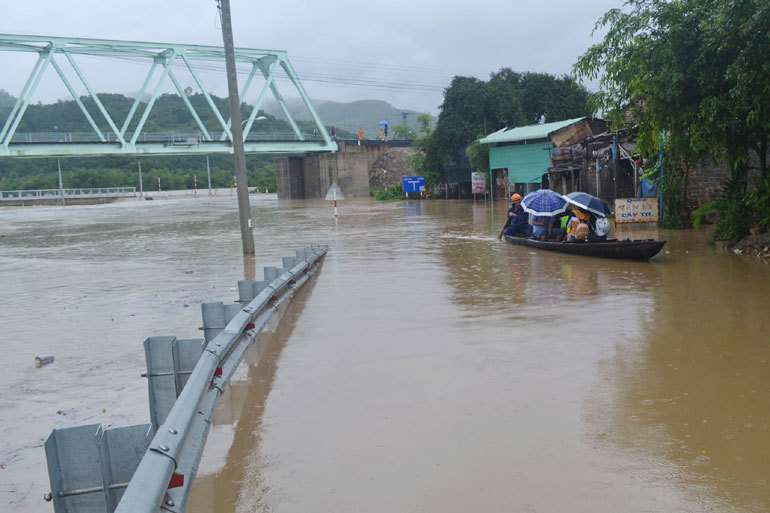 2 ngày mưa lũ, Phú Yên thiệt hại trên 6,6 tỷ đồng - Ảnh 1