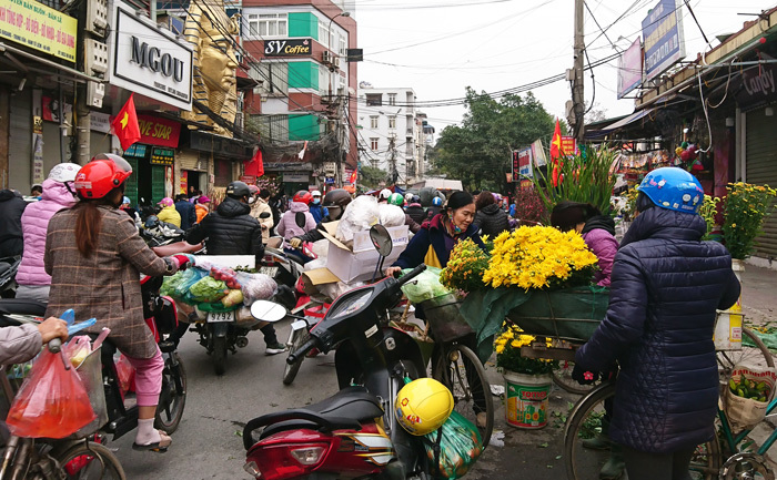 Hà Nội, phiên chợ ngày Tết Táo quân một số mặt hàng tăng giá mạnh - Ảnh 2