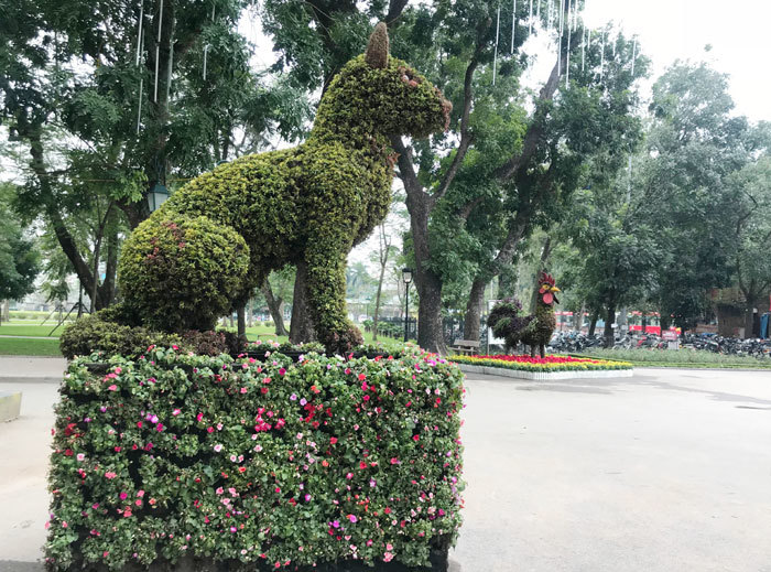 Hà Nội: Độc đáo 12 con giáp “khoác áo” xanh trong Công viên Thống Nhất - Ảnh 1