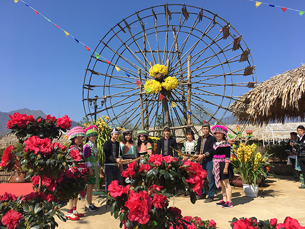 Hàng trăm gốc đào quý bừng nở tại Sun World Fansipan Legend trong lễ hội khèn hoa - Ảnh 5