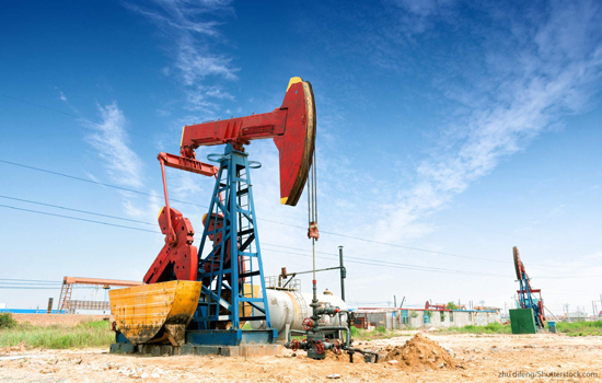 Giá dầu gần chạm đỉnh từ năm 2015 nhờ thắt chặt nguồn cung - Ảnh 1