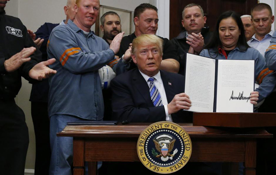 Tổng thống Trump chính thức ký sắc lệnh nâng thuế thép và nhôm nhập khẩu - Ảnh 1