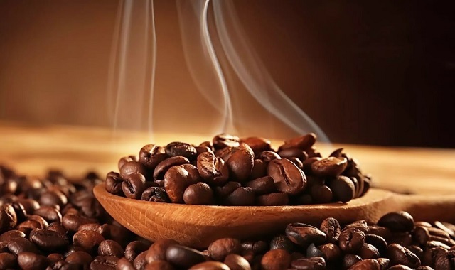 Giá cà phê hôm nay 14/12: Arabica quay đầu tăng, cà phê Tây Nguyên lo ngại tiếp tục bị chậm vì mưa bão - Ảnh 1