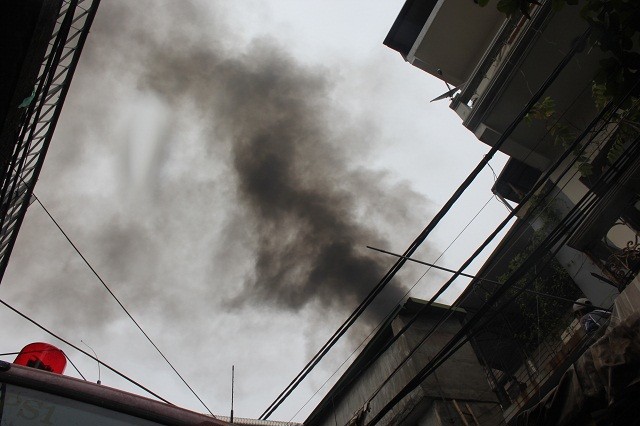 Hà Nội: Cháy tại ngôi nhà 3 tầng ở Hàng Giấy, 2 người thương vong - Ảnh 2