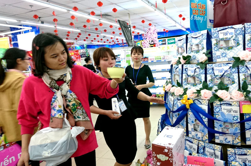 Hà Nội: Thị trường hoa tươi trước ngày 8/3 ít biến động giá - Ảnh 6