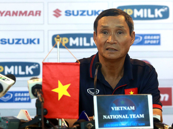 HLV Mai Đức Chung: ĐT Việt Nam sẽ thi đấu cống hiến và giành trọn 3 điểm - Ảnh 1