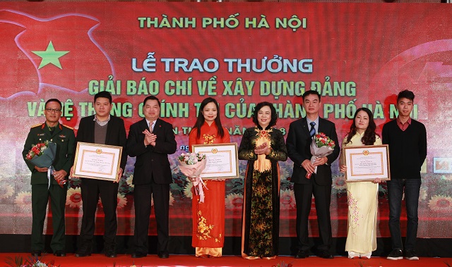 Trao thưởng 2 giải báo chí về xây dựng Đảng, xây dựng người Hà Nội thanh lịch văn minh - Ảnh 3
