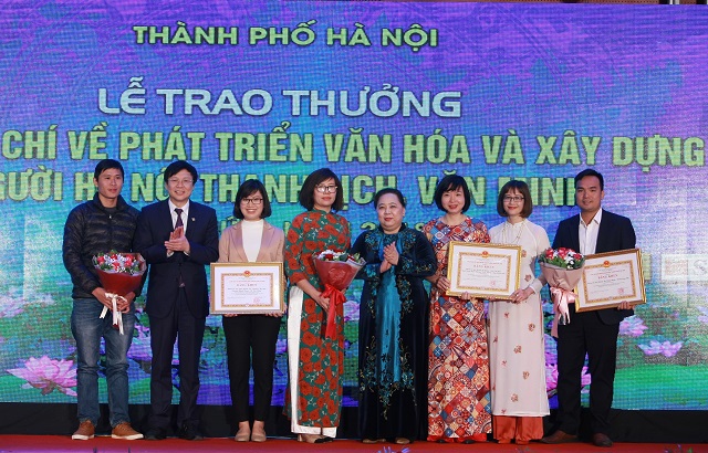 Trao thưởng 2 giải báo chí về xây dựng Đảng, xây dựng người Hà Nội thanh lịch văn minh - Ảnh 4