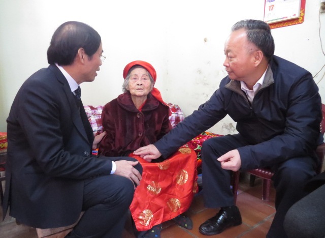 Phó Chủ tịch Thường trực UBND TP thăm, chúc Tết tại huyện Phú Xuyên - Ảnh 1