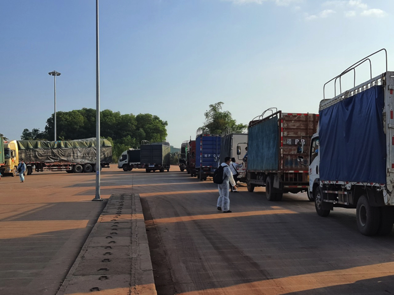 Quảng Ninh: Hàng trăm phương tiện chở hàng hóa vẫn ách tắc ở cửa khẩu Móng Cái - Ảnh 2