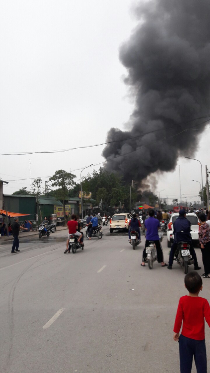 Hà Nội: Cháy dữ dội tại quán bia, nhà xưởng ở Triều Khúc - Ảnh 4