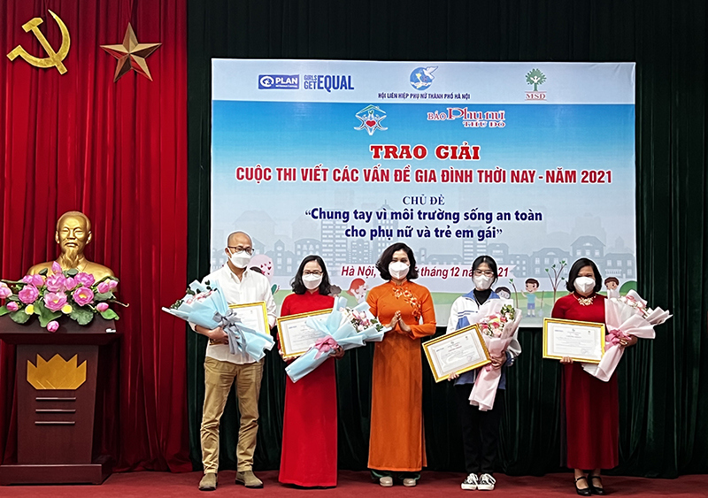 Trao giải cho các tác phẩm xuất sắc trong cuộc thi viết “Các vấn đề gia đình thời nay” lần thứ XI - Ảnh 1