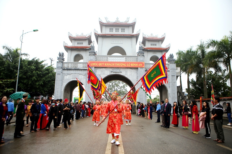 Lễ hội đền Hai Bà Trưng Mê Linh trở thành di sản văn hóa phi vật thể quốc gia - Ảnh 9