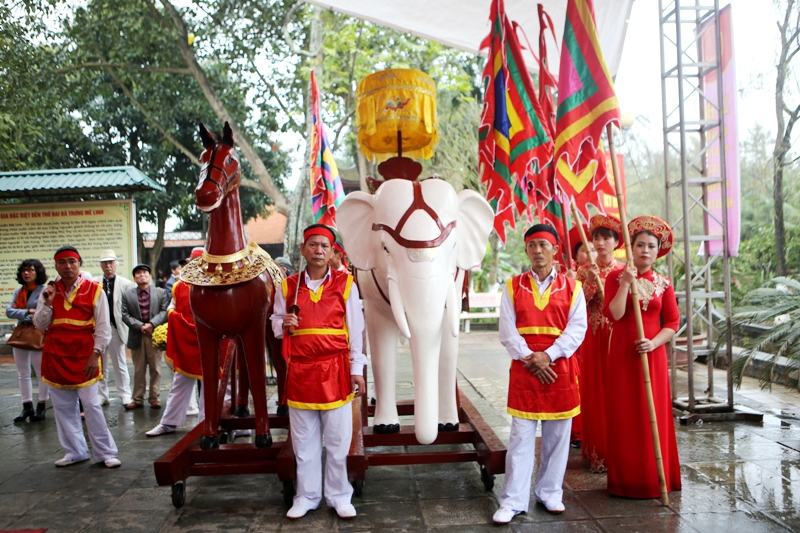 Lễ hội đền Hai Bà Trưng Mê Linh trở thành di sản văn hóa phi vật thể quốc gia - Ảnh 14