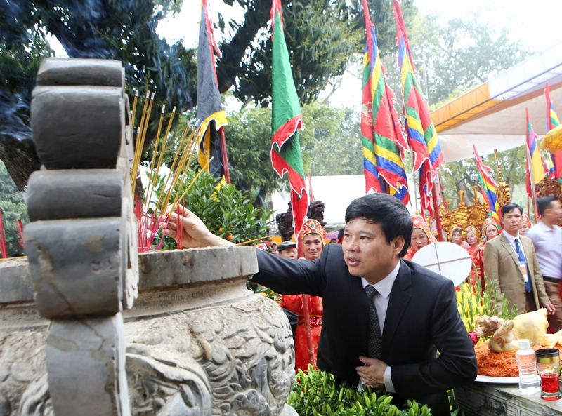 Lễ hội đền Hai Bà Trưng Mê Linh trở thành di sản văn hóa phi vật thể quốc gia - Ảnh 7