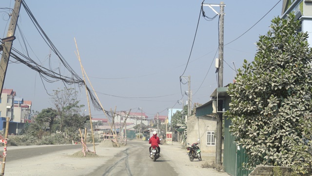 Vụ hàng cột điện giữa tỉnh lộ 428 đi qua xã Minh Đức, huyện Ứng Hòa: Các đơn vị tập trung di chuyển vào vị trí quy hoạch - Ảnh 3