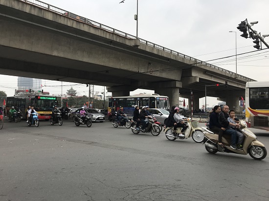 Hà Nội: Áp lực giao thông tăng nhẹ ngày mùng 4 Tết Mậu Tuất - Ảnh 2