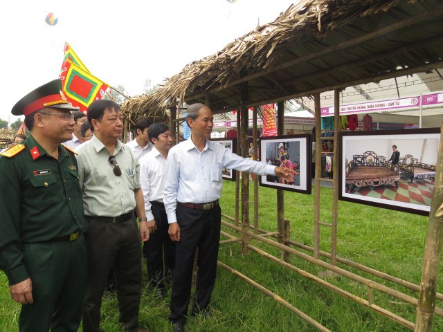 Phú Xuyên khai mạc triển lãm ảnh và nghệ thuật sắp đặt - Ảnh 5