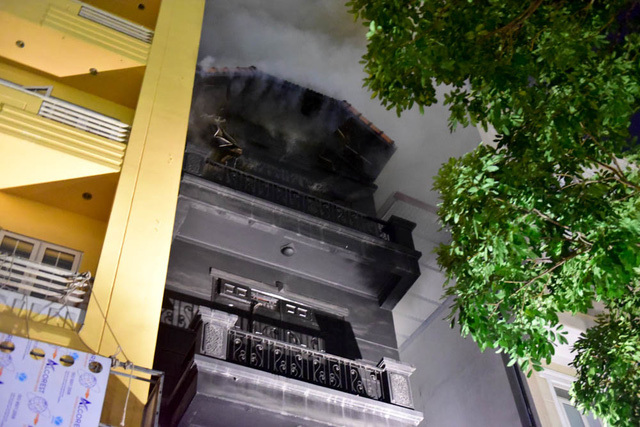 Hà Nội: Cháy lớn tại quán karaoke 4 tầng ở Xuân La, thiêu rụi nhiều tài sản - Ảnh 3