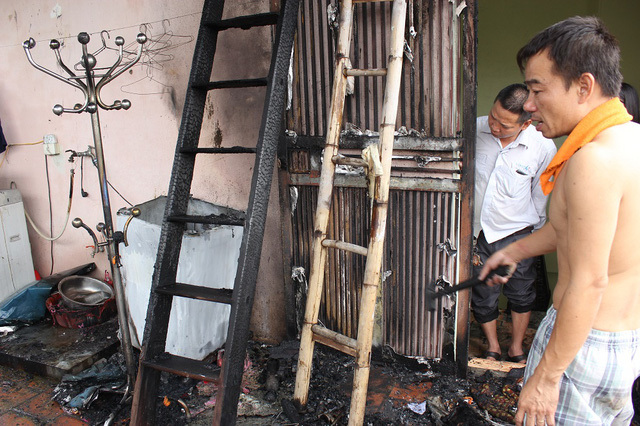 Hà Nội: Cháy tại tầng tum ngôi nhà trên phố Mạc Thị Bưởi - Ảnh 2