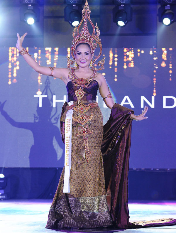 Đại diện Việt Nam thắng giải "Hoa hậu mặc trang phục dân tộc đẹp nhất" tại Mrs Universe 2018 - Ảnh 28