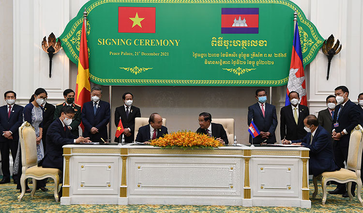 Ký kết 7 văn kiện hợp tác quan trọng giữa Việt Nam và Campuchia - Ảnh 2
