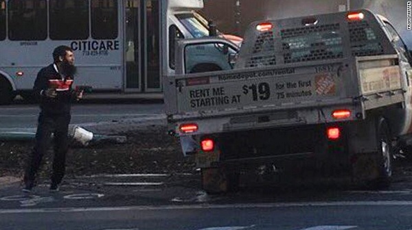 Nghi phạm tấn công xe tải ở New York: Từ tài xế Uber đến kẻ khủng bố - Ảnh 2