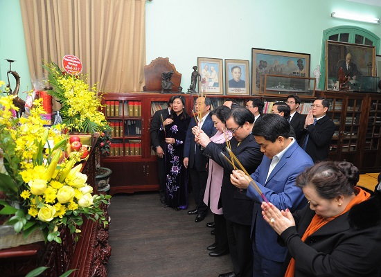 Lãnh đạo TP dâng hương tưởng niệm cố Tổng Bí thư Trần Phú và cố Tổng Bí thư Lê Duẩn - Ảnh 1
