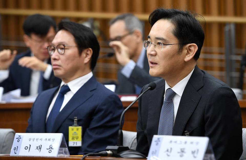 "Thái tử" Samsung được trả tự do: Bước lùi cải cách chaebol - Ảnh 1