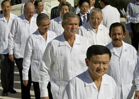 Trang phục truyền thống của các nước chủ nhà APEC những năm qua - Ảnh 6