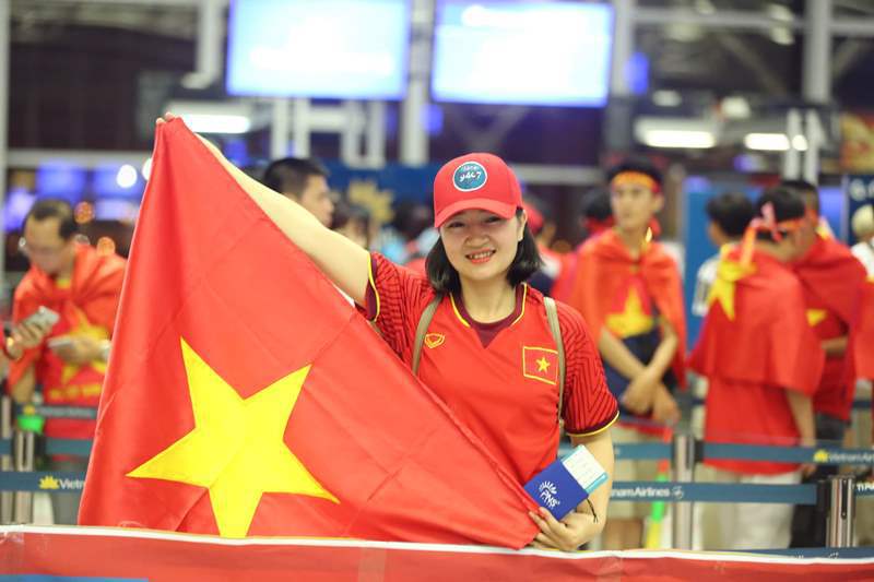 “Nóng” Tour cổ vũ đội tuyển Việt Nam tại trận chung kết lượt đi AFF Cup 2018 - Ảnh 2