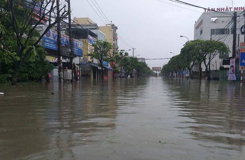 [Ảnh] Trận lụt 20 năm mới tái hiện tại Tam Kỳ, Quảng Nam - Ảnh 4