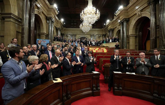 Thủ tướng Tây Ban Nha cam kết khôi phục trật tự pháp luật tại Catalonia - Ảnh 1