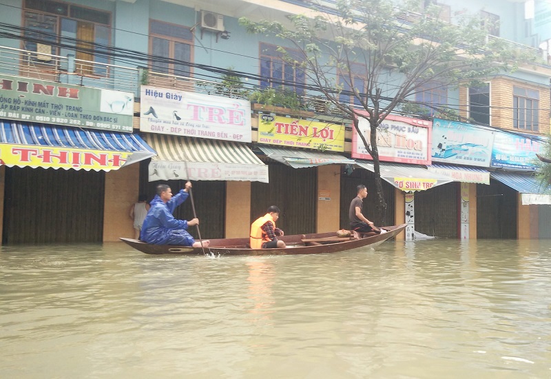 [Ảnh] Trận lụt 20 năm mới tái hiện tại Tam Kỳ, Quảng Nam - Ảnh 6