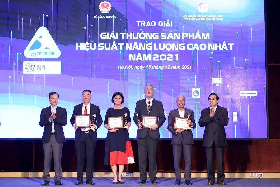 Bộ Công Thương trao các giải thưởng hiệu quả năng lượng 2021 - Ảnh 1