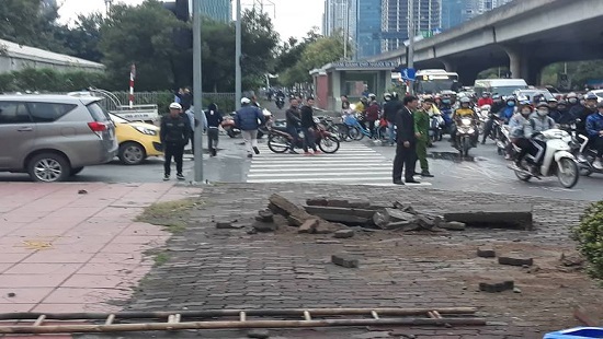 Thông tin chính thức về vụ nổ hầm cáp điện trên đường Phạm Hùng - Ảnh 1